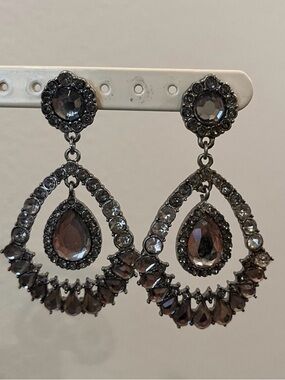 Sparkling Drop Chandelier Earrings - Gray